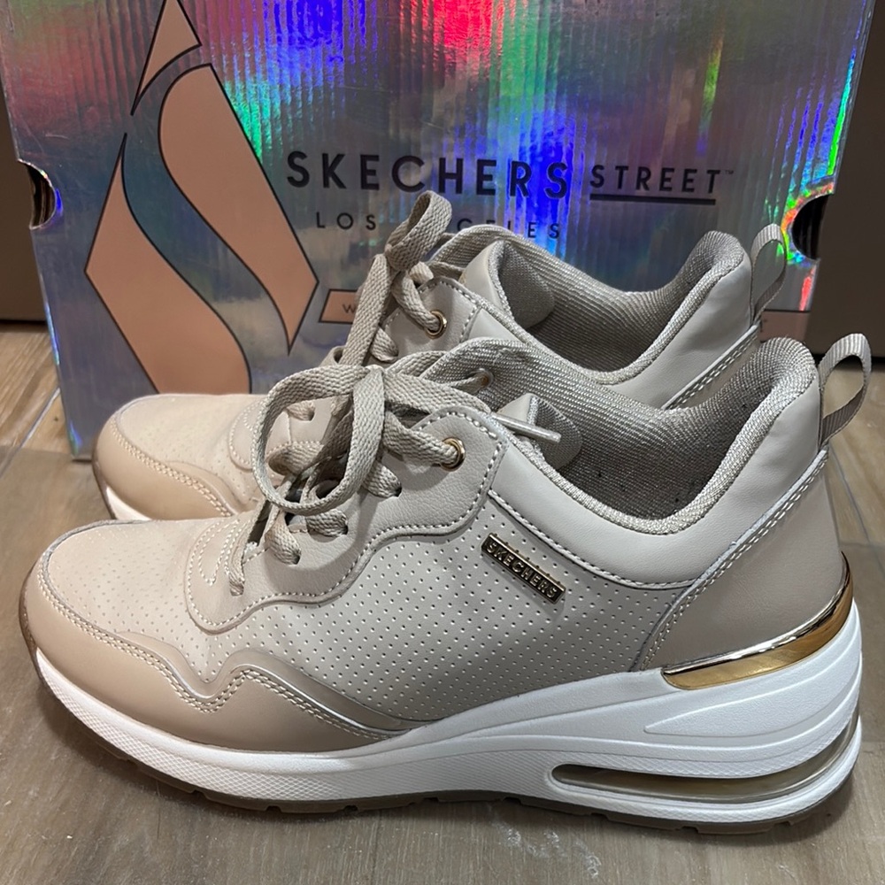 Skechers Cream and Gold Sneakers with Air Cushioning